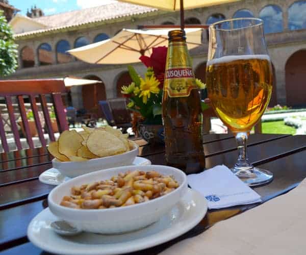 Botanas con maiz chulpi, Hotel Monasterio, Cusco, Peru, Los Sabores de México